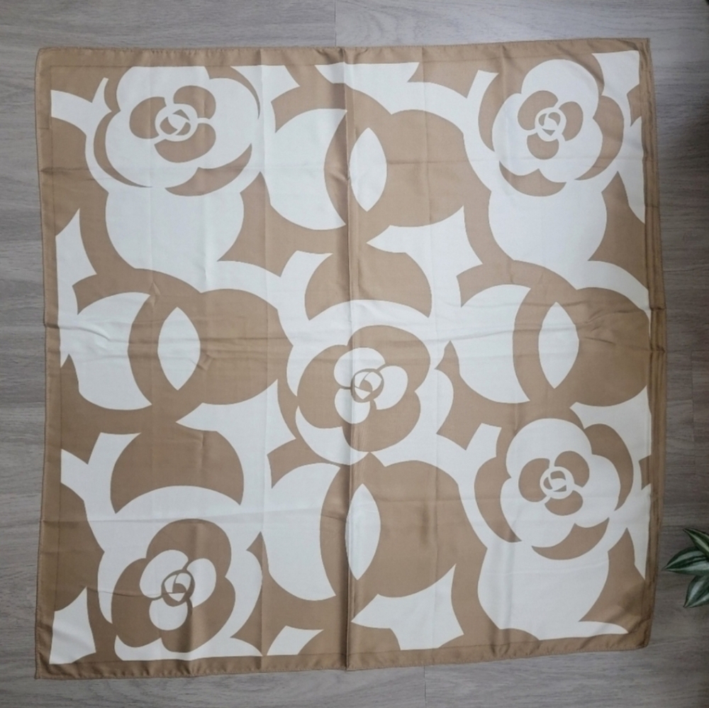 Last One! Elegant Beige Floral Scarf